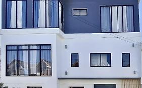 New Modern Suite Near Airport & Beach